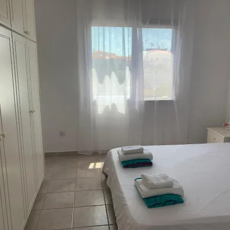 Kings Palace - Stylish, Modern 2 Bed With Sea Views Paphos