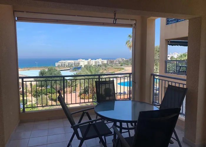 Kings Palace - Stylish, Modern 2 Bed With Sea Views Paphos