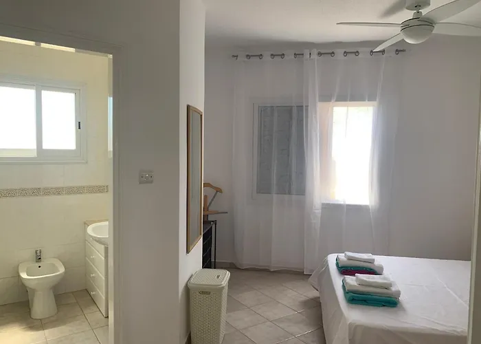 Kings Palace - Stylish, Modern 2 Bed With Sea Views Apartment *