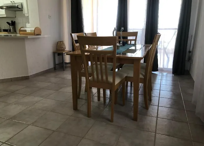 Kings Palace - Stylish, Modern 2 Bed With Sea Views Apartment Paphos