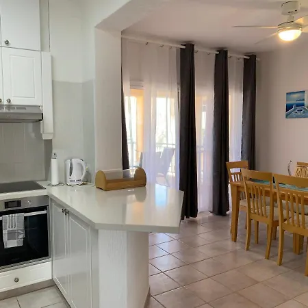 Kings Palace - Stylish, Modern 2 Bed With Sea Views Apartment